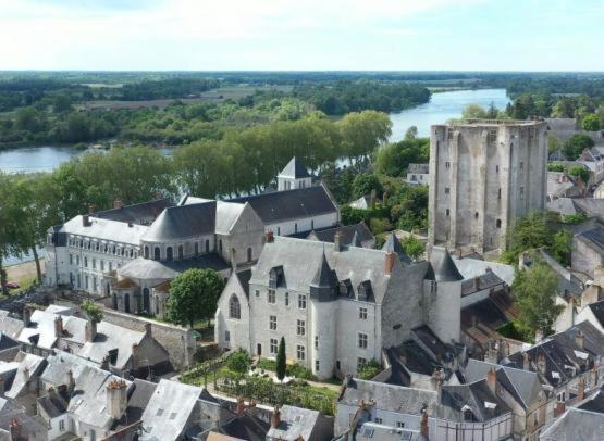 Mobilhome Sous Chalet En Bois A La Ferme Josnes 外观 照片
