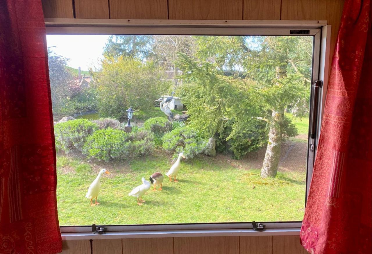 Mobilhome Sous Chalet En Bois A La Ferme Josnes 外观 照片