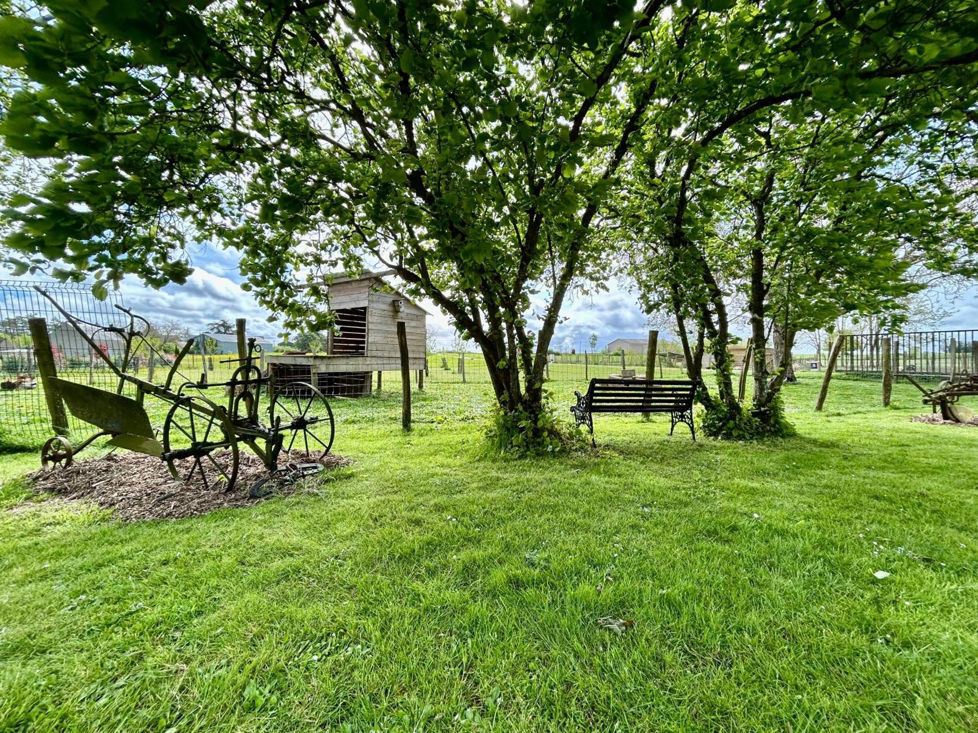 Mobilhome Sous Chalet En Bois A La Ferme Josnes 外观 照片